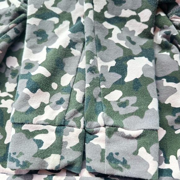 ASKYA Girls Camo Pullover Athletic Hoodie Size Small - Picture 6 of 6